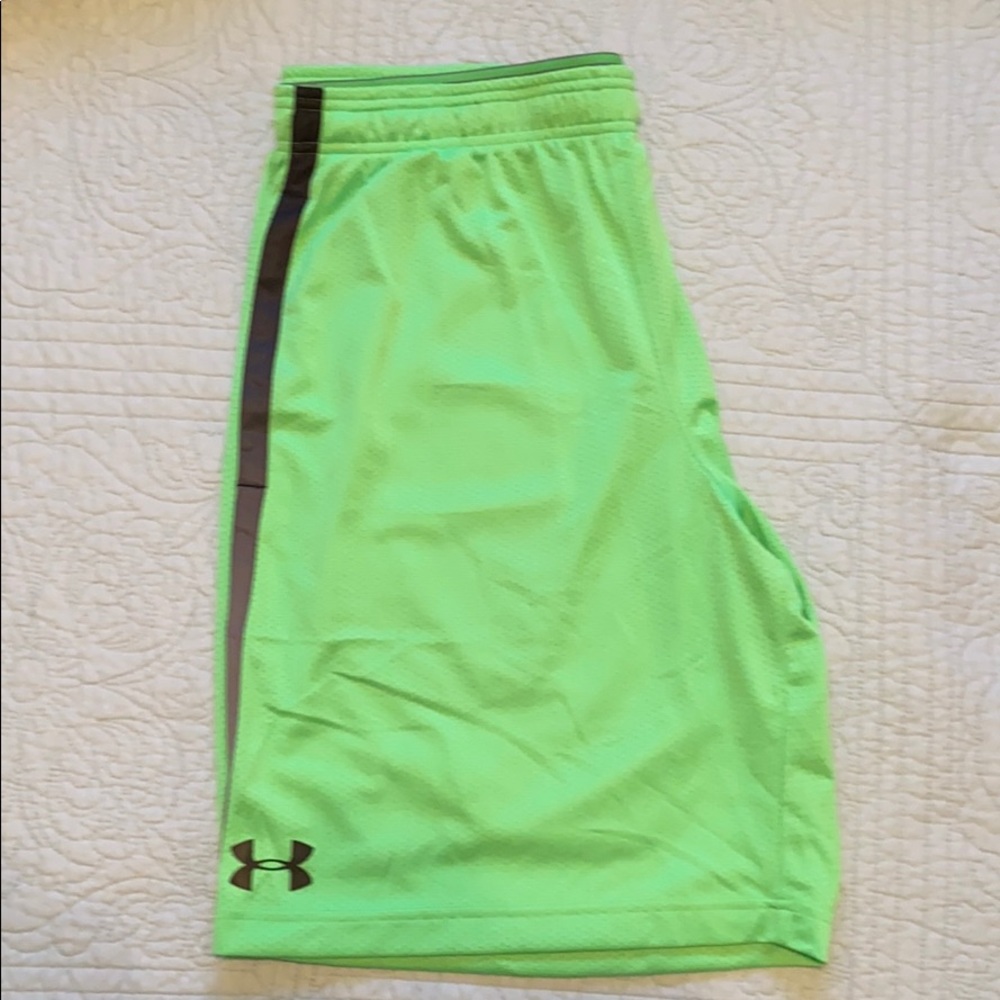 UNDER ARMOUR MENS SHORTS XL LIME GREEN/BLK Stripe